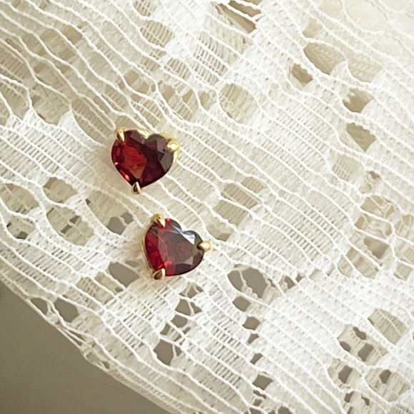 David Yurman Chatelaine Garnet Heart Stud Earrings
18K Yellow Gold - Picture 7 of 16